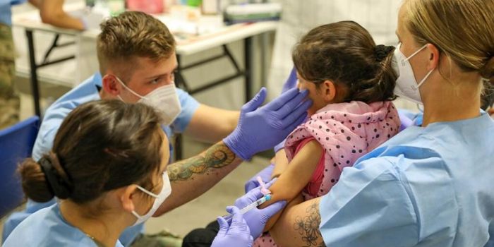 1024px-21st_TSC_gives_Afghan_evacuees_Measles_vaccine_286844325292028129-vr8eMw-rss