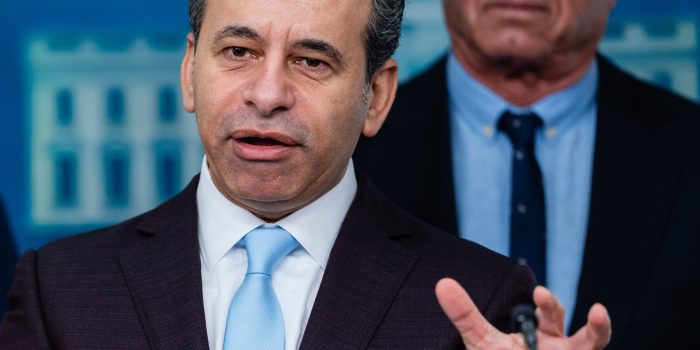 11FDA-MODERNA-gfmc-mediumSquareAt3X-v3-UIuUKI-rss