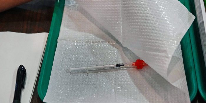 15hs-vaccines-01-hmbw-mediumSquareAt3X-Uta8KC-rss