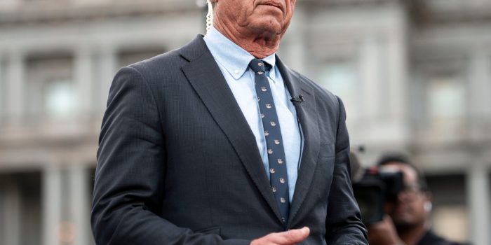 16dc-rfk-hqvc-mediumSquareAt3X-q0KAFq-rss