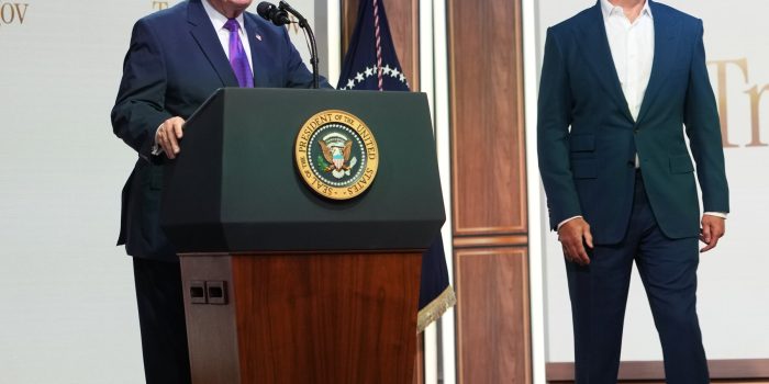 18biz-trump-drugs-qphb-mediumSquareAt3X-8jgEox-rss
