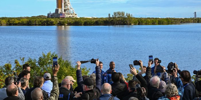 20HS-nasa-ljbq-mediumSquareAt3X-yeF7xM-rss