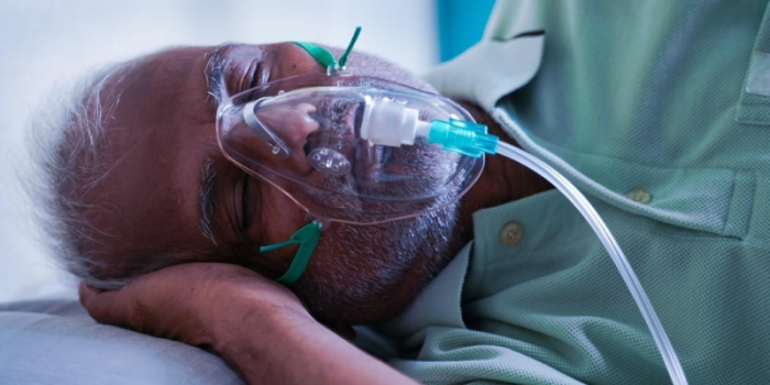 Adult20with20oxygen20mask20at20home_0-eQoFtV-rss