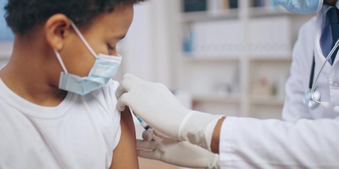 Boy20getting20vaccinated-GwyFVV-rss