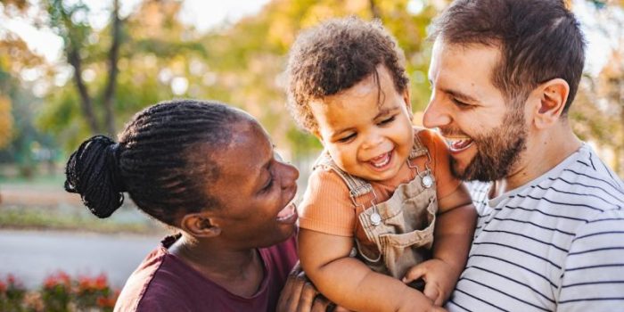 Couple20with20small20child-eu9GFN-rss