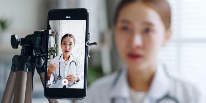 Doctor20talks20to20camera-uA62q1-rss