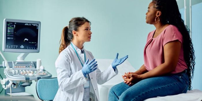 Doctor20talks20to20female20patient-4BQSsY-rss