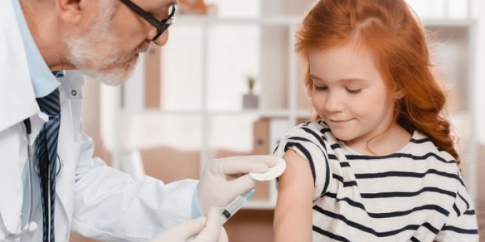 Girl20getting20vaccinated-EvvSEm-rss