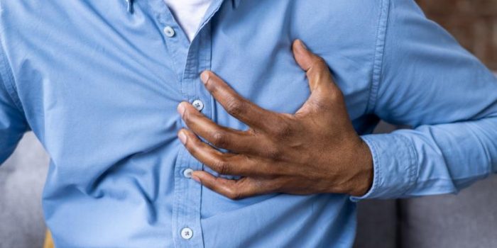 Man20with20chest20pain-DPVF4H-rss