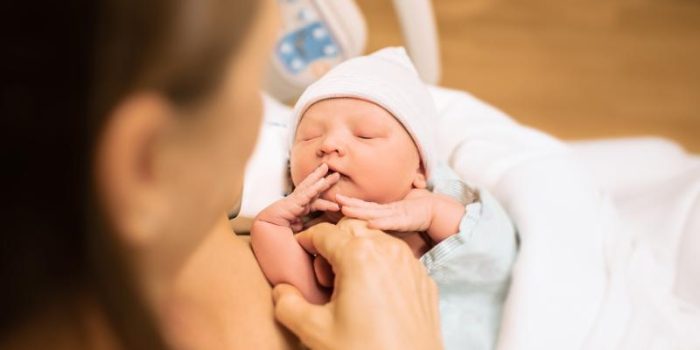 Mom20and20newborn-C6Oxqa-rss