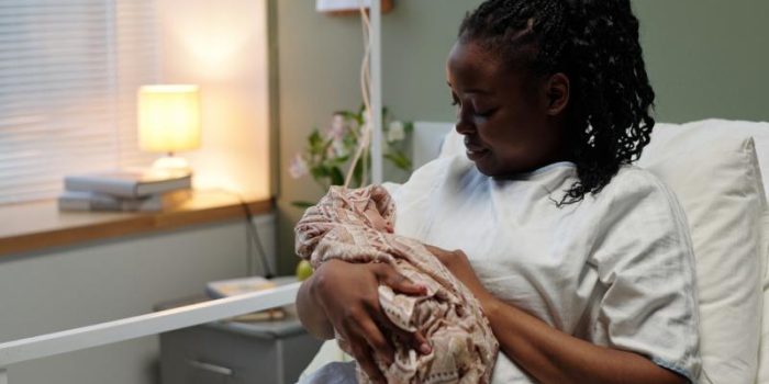 Mom20in20hospital20with20newborn-NPt5yU-rss