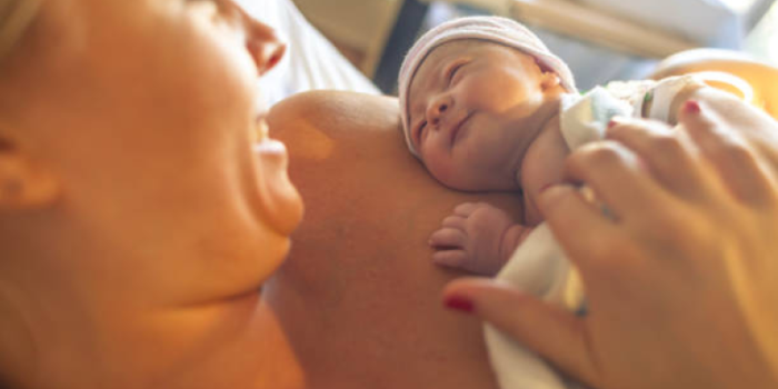 Mom20with20newborn20baby-kykDKT-rss