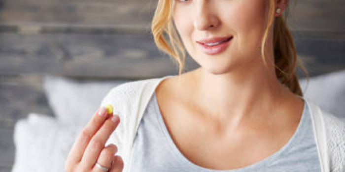 Pregnant20woman20taking20pill-ECbtWe-rss