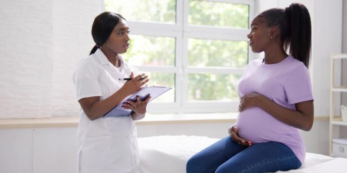 Pregnant20woman20with20HCW-6bNOI5-rss