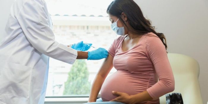 Pregnant20women20being20vaccinated-YYz3Dg-rss