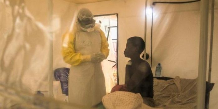 doctor_with_ebola_patient-world_bank-o7hZyd-rss
