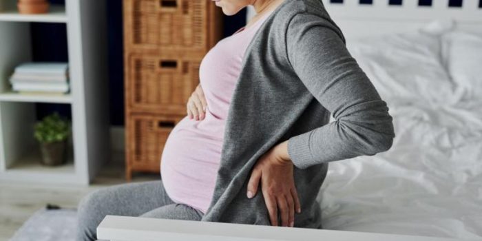 pregnant_woman_sitting_on_bed-nCPdBE-rss