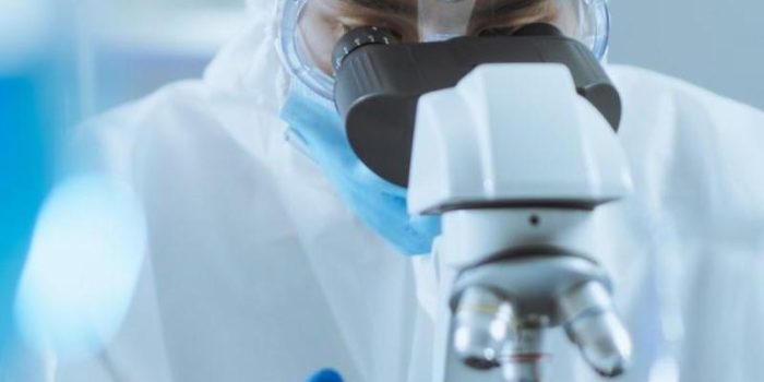 scientist_at_microscope-LwoXE3-rss