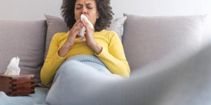 sneezing_with_tissues-NWlMgr-rss